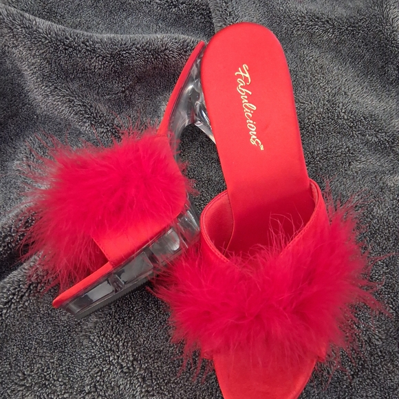 Chic Red Feathered Heels - Picture 2 of 6
